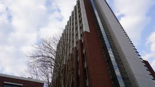 外からだと高層ビルが見えるくらい