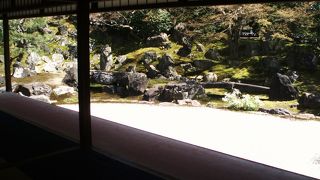 綺麗なお庭と襖絵