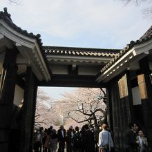 田安門高麗門近景