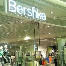 上umie ファッションブランド 人気のファッション画像