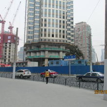 石門一路の威海路と南京東路の間が工事中です。