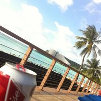 ホテル宿泊客用ビーチベッドエリアから