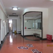 岳陽医院問診部北楼の廊下。