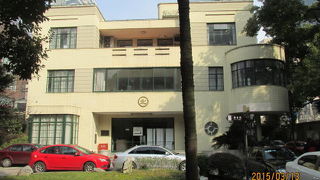 上海の共同租界（西）・青海路にはお屋敷を岳陽医院問診部病院として使っています。