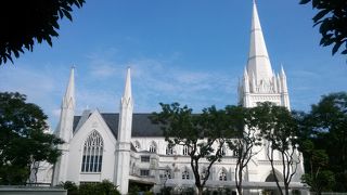 シンガポールの中心部に位置し、大聖堂