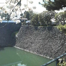 北桔梗門に通じる橋（土橋）です。