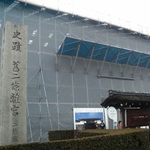 東大手門が工事中でした