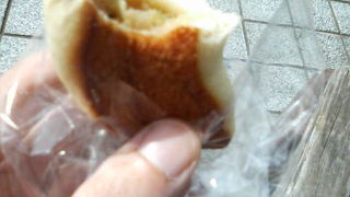 丸ごと餃子が入ったパンなどで有名