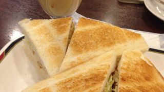 海老フライサンドならコンパル