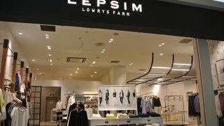 シンプルなカジュアルウェア