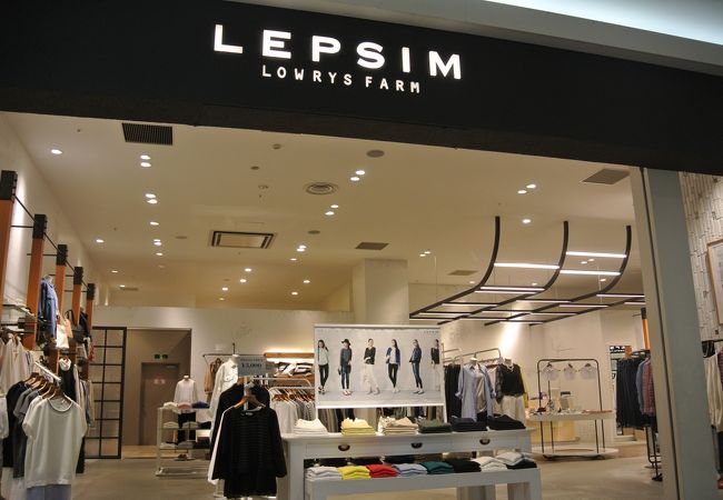 シンプルなカジュアルウェア