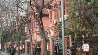 上海の共同租界（西）・奉賢路には大邸宅が並んでいます。住宅街内にゴミが散らかっていません。