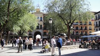 観光客が多くとてもにぎやか