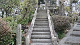 最明寺の境内にありました