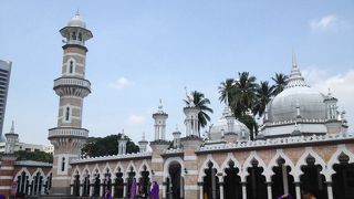 駅の名前にもなってる有名モスク、神秘感あってすばらしい