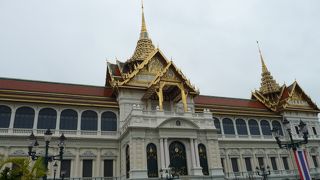 煌びやかで立派