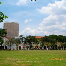 隣には博物館などがありました。