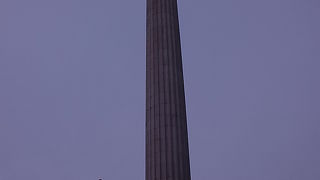 ネルソン提督の記念柱がそびえたっている