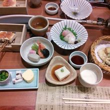 ゆどうふコース月4110円、これにしじみご飯と香の物がつく