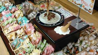 温泉や食事どころ、おみやげ屋さんが充実