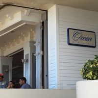 外と一体化された、レストラン