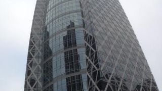 約２００メートルの巨大な繭です。