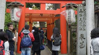 お稲荷さまの入り口