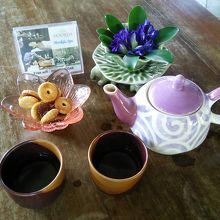 施術後に頂いたハーブティーとクッキー