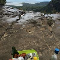 ピナイサーラの滝の上で手作り弁当と温かいお味噌汁！