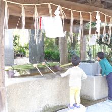 手水舎　水が奇麗で飲めます