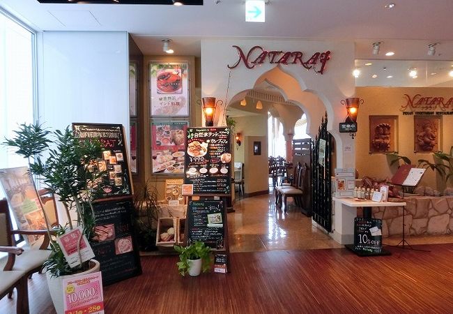 梅田で大人気のインド料理店です。美味しいし、サービスも雰囲気もバッチリですよ！！