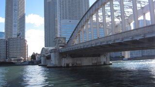 隅田川にかかる橋でもっとも有名な橋