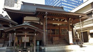 お参りの人が多いです、ご利益あるんですね