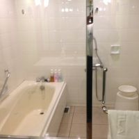 ガラス張りです