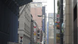 外堀通りに並行して走る通りです