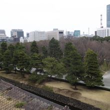 本丸展望台からの俯瞰 (左手前は白鳥濠)