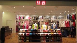 国際線ターミナルのユニクロ
