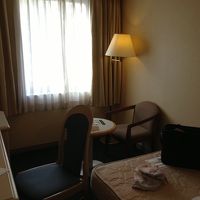 部屋はかなり狭い