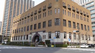 東京大学発祥の地に建つ会館