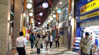 中野駅とブロードウェイをつなぐ商店街