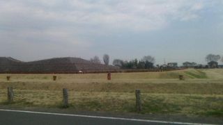 古代ロマンあふれる空間、あちこちに埴輪が！見事な古墳の再現っぷりです★