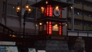 駅前にあります