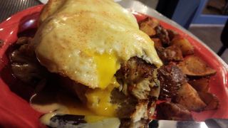 カニのエッグベネディクトもおいしい！