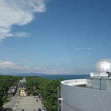 科学館の望遠鏡と、屋上からの眺め。