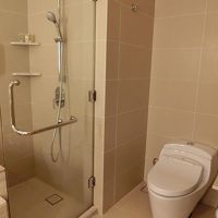 シャワーブースとバスタブが分かれています