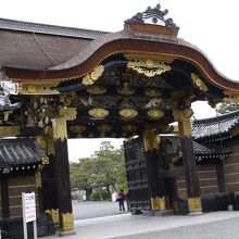 二の丸への入り口、華美を極めた唐門です。