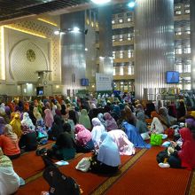 凄い人数のムスリムが集まってます