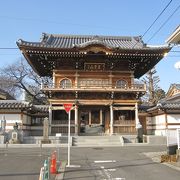 横浜市地域史跡　旗本岡野家歴代の墓所のあるお寺です。