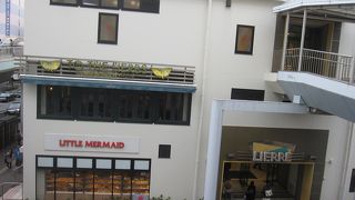 小田急線藤沢改札出てすぐ。小さな小さな駅ビルです