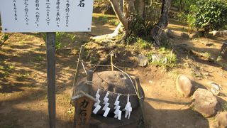 力比べに使われた石だそうです。重そう。